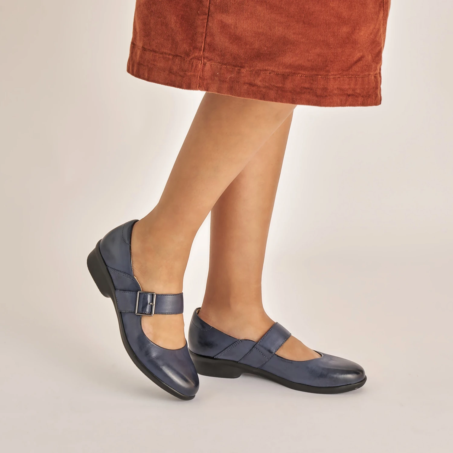 Dansko Collette Navy Burnished Nubuck 2 Dansko Collette Navy Burnished Nubuck - Image 2
