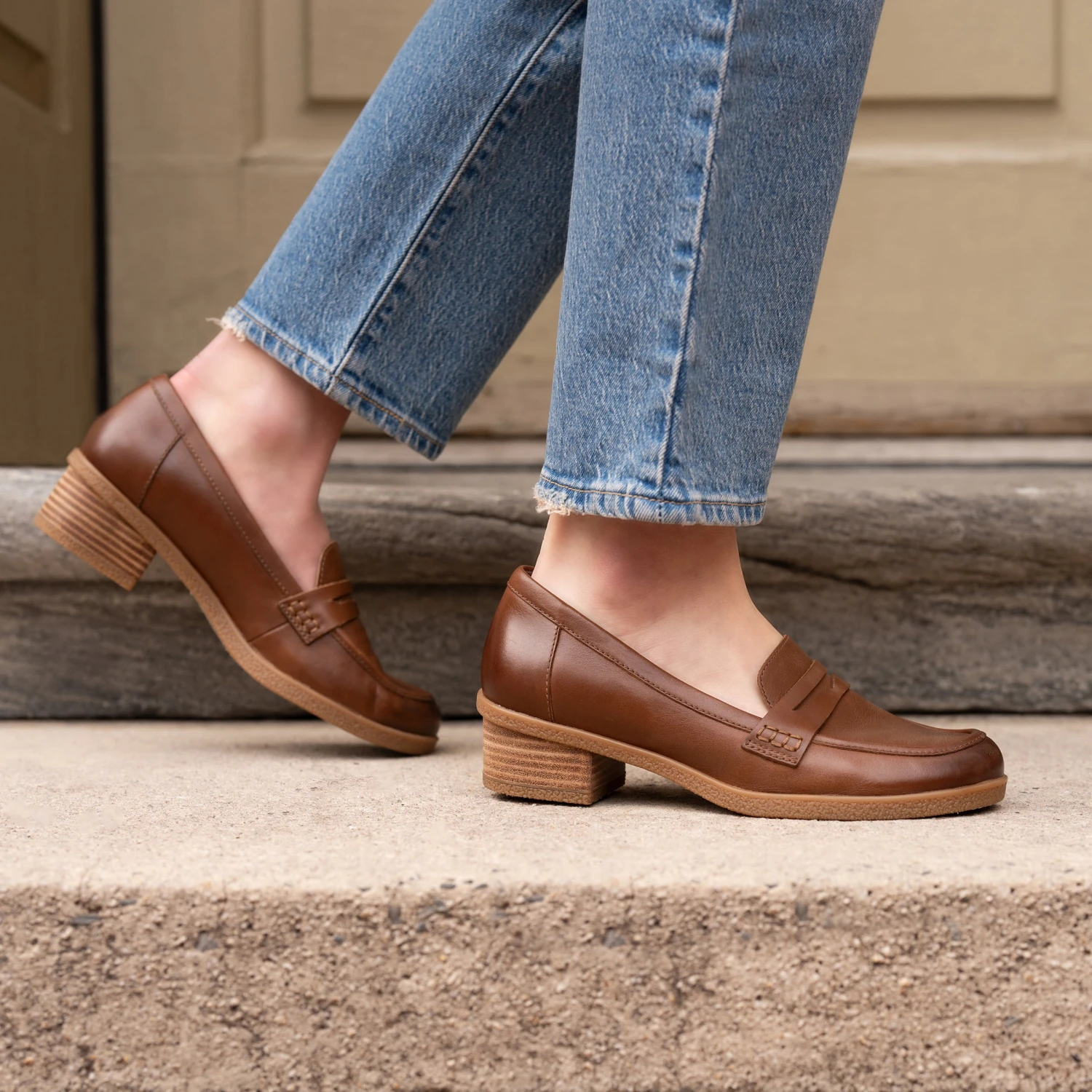 Dansko Danica Wide Tan Waterproof Burnished 2 Dansko Danica Wide Tan Waterproof Burnished - Image 2