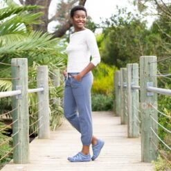 Harlyn Blue Suede -Dansko Shop Harlyn Blue PDP 1 2400x2400 fd9e19d6 1878 4547 ab00 381774318dbd