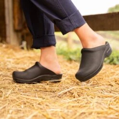 Dansko Sonja Black Oiled -Dansko Shop HeritagePDPSonjaBlackOiled2 6e1c1bab 60f6 422a 8fd4 545a14b459d0