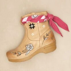 Dansko Jenni Boot Honey Distressed 14 Dansko Jenni Boot Honey Distressed -Dansko Shop JenniEarleBootwithBandana2400x2400