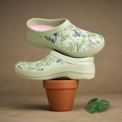 Dansko Kaci Houseplant Molded -Dansko Shop Kaci Houseplants PDP 2400x2400 e6704f2f c7d9 4ac1 9e18 d1fac7fd7a1e