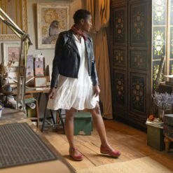 Dansko Mae Red Burnished Suede -Dansko Shop Mae Red PDP 1 2400x2400 7d4ef2f5 0f88 44af aa26 8f4d08a15f63