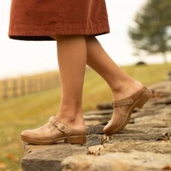 Dansko Millie Tan Waxy Brush Off -Dansko Shop Millie Tan PDP 2 2400x2400 54129ded 60ff 4df1 90e7 149a90606ca8