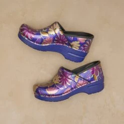 Professional Indigo Floral Patent -Dansko Shop Pro Indigo Floral PDP 2 Image 2400x2400 36598ad7 2674 4c04 8f99 2efcff16305f
