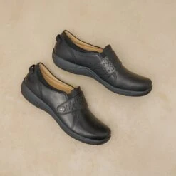 Dansko Sallie Black Waxy Burnished -Dansko Shop Sallie Black PDP 1 2400x2400 a3a610f7 e641 4b3c ad69 67731da7918d 1
