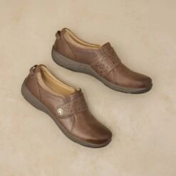 Dansko Sallie Stone Waxy Burnished 16 Dansko Sallie Stone Waxy Burnished -Dansko Shop Sallie Stone PDP 3 2400x2400 3a142853 a1f8 4ce5 ad9f 5a85f15749be
