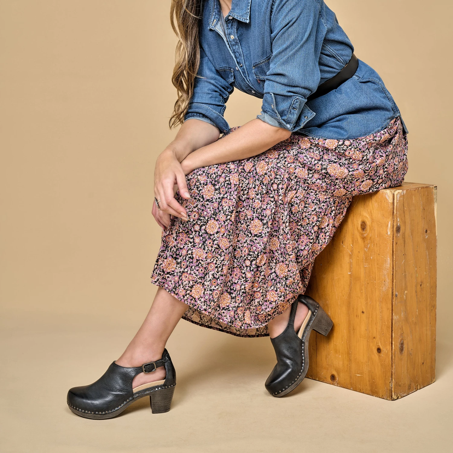 Dansko Sassy Black Milled Burnished 2 Dansko Sassy Black Milled Burnished - Image 2