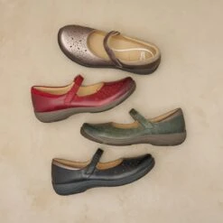 Dansko Stacy Red Waxy Burnished -Dansko Shop Stacey ColorRun 2400x2400 06126edd 5990 421c 982b 156196c56868 2