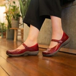 Dansko Stacy Wide Red Waxy Burnished 15 Dansko Stacy Wide Red Waxy Burnished -Dansko Shop Stacey Red PDP 2 2400x2400 d1682617 8ea5 454d 8f46 20ea47700ed5 1