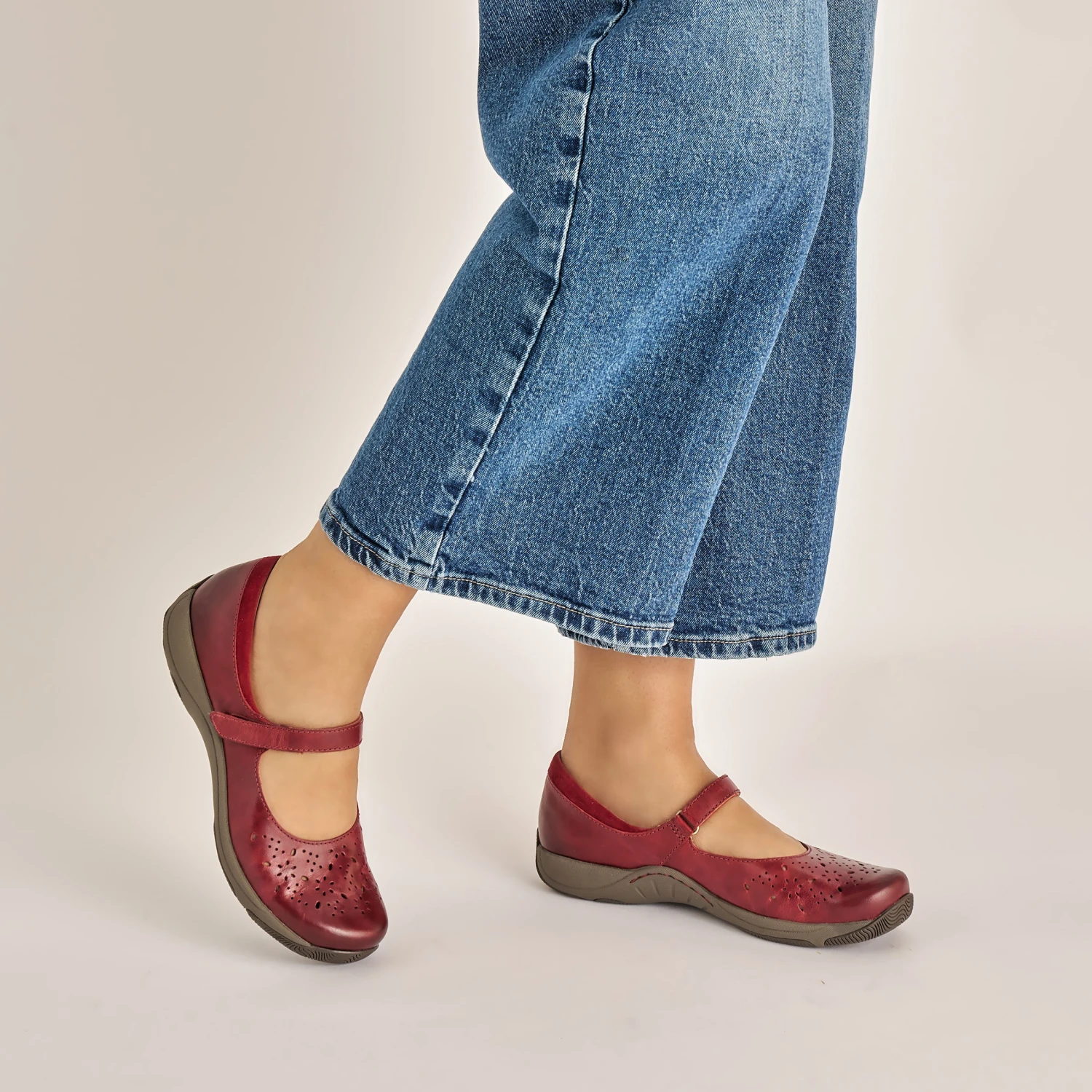 Dansko Stacy Wide Red Waxy Burnished 2 Dansko Stacy Wide Red Waxy Burnished - Image 2