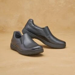 Dansko Thomas Black Waterproof -Dansko Shop Thomas Black PDP Image 2400x2400 37cd1f60 40df 4be7 b9a6 257c30356b8e