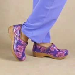 Dansko XP 2.0 Purple Bloom Patent -Dansko Shop XP20 PurpleBloom 2400x2400 76a2d7e4 6345 416e 85c9 82426a1d41a2