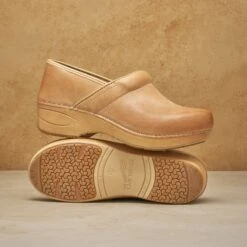 Dansko XP 2.0 Honey Distressed 14 Dansko XP 2.0 Honey Distressed -Dansko Shop XP 2.0 Honey D PDP 3 2400x2400 a6d49b49 9243 41bc aef5 b46dff211872